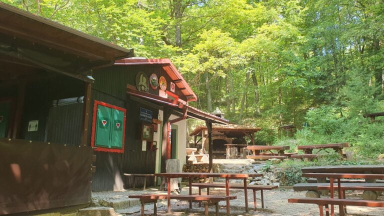 Planinarska kuća Kameni svati