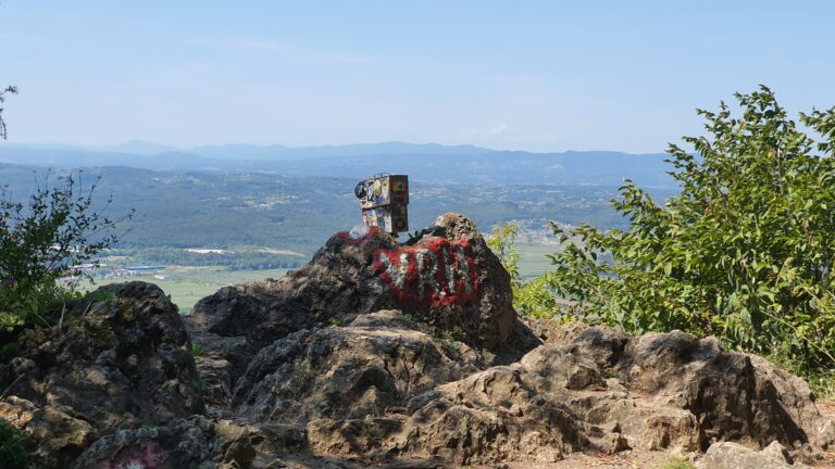 Vrh Kameni svati 489 m