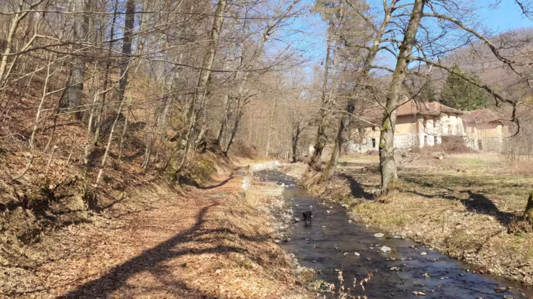Ruševine hotela Strmac