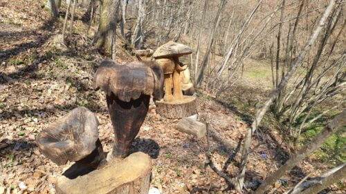 Izletište sa drvenim skulpturama