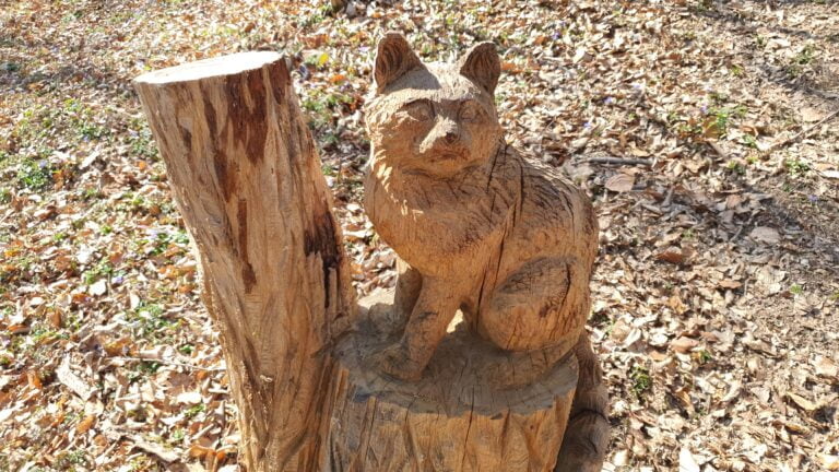 Izletište sa drvenim skulpturama