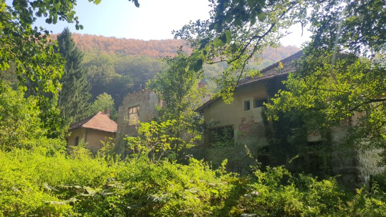 Ruševine hotela Strmac