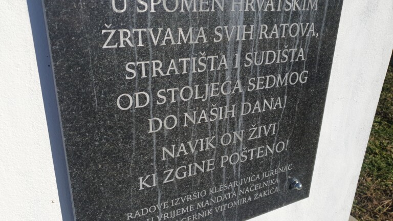 Spomen hrvatskim žrtvama