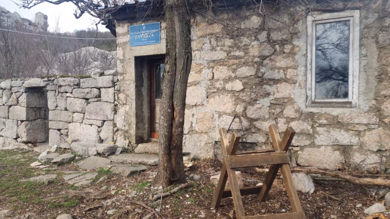 Planinarsko sklonište Zavrata